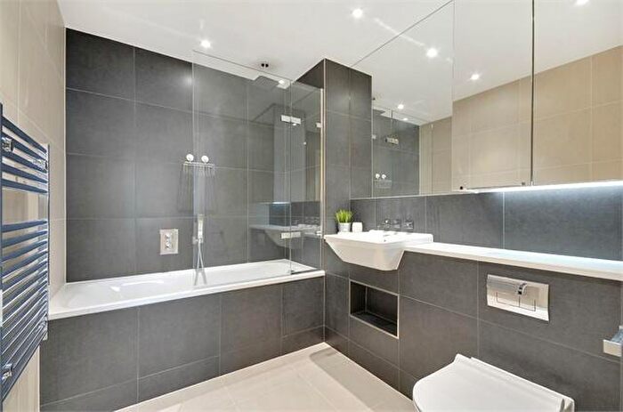 2 Bedroom Apartment To Rent In Pinnacle Apartments, Saffron Central Square, Croydon, CR0