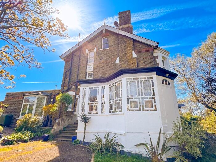 1 Bedroom Flat For Sale In Cheviot Lodge, Eglinton Hill, Shooters Hill, London, SE18