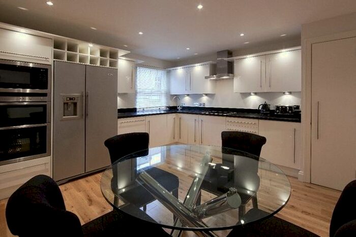 1 Bedroom Flat To Rent In Grosvenor Hill, London, W1K