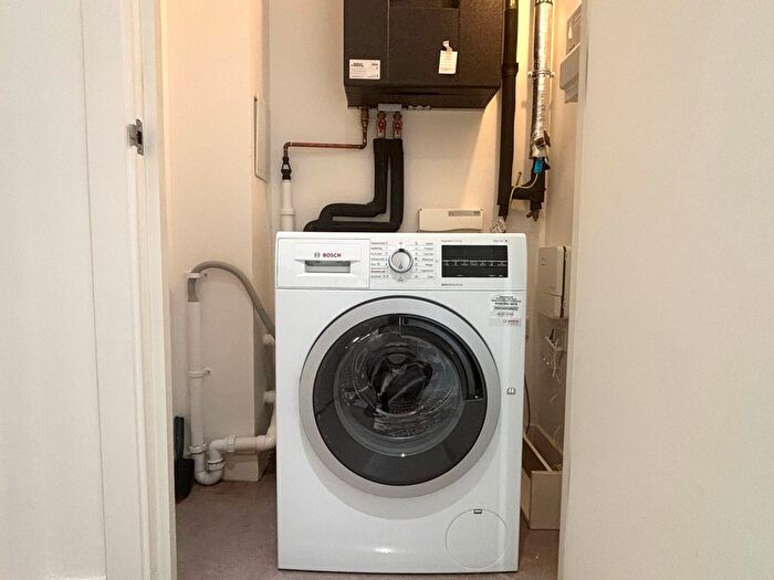 2 Bedroom Flat To Rent In Carriage House, City North Place, London, N4