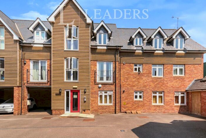 2 Bedroom Apartment To Rent In Ringwood, BH24