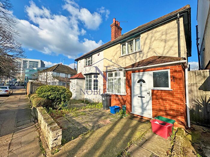 3 Bedroom Semi Detached House To Rent In Brentford, TW8