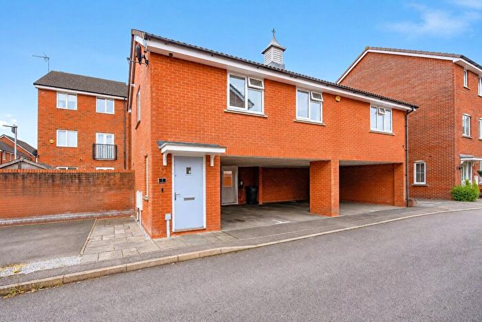 2 Bedroom Detached House For Sale In Renner Croft, Dunstable, Bedfordshire, LU6