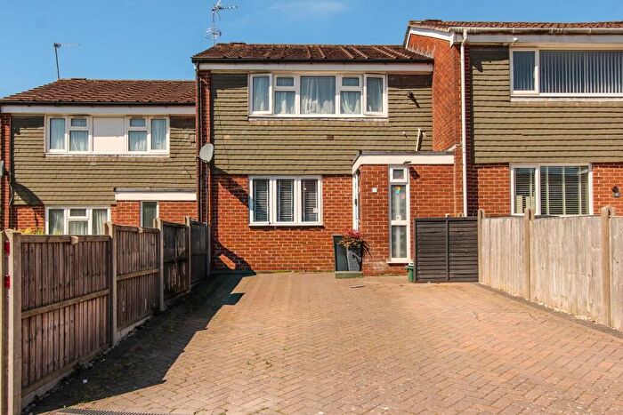 2 Bedroom Terraced House For Sale In Montrose Road, Yeovil, BA21