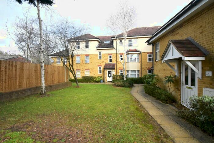2 Bedroom Flat To Rent In Strathmore Avenue, Luton, Bedfordshire, LU1