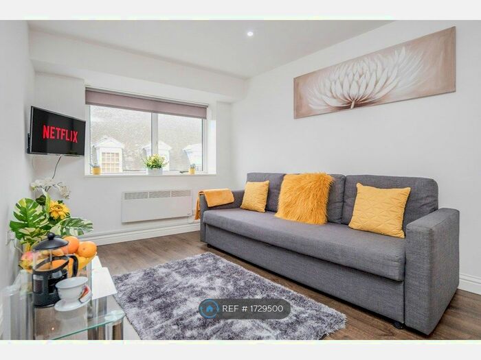 1 Bedroom Flat To Rent In High Street, Watford, WD17