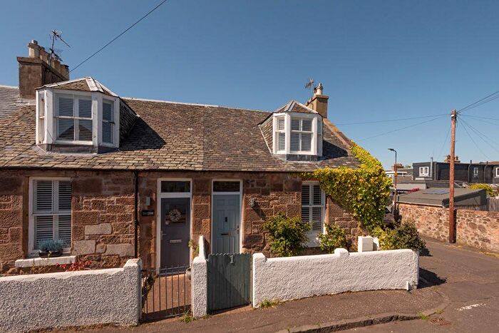 3 Bedroom Cottage For Sale In South Lormier Place, Cockenzie, East Lothian, EH32