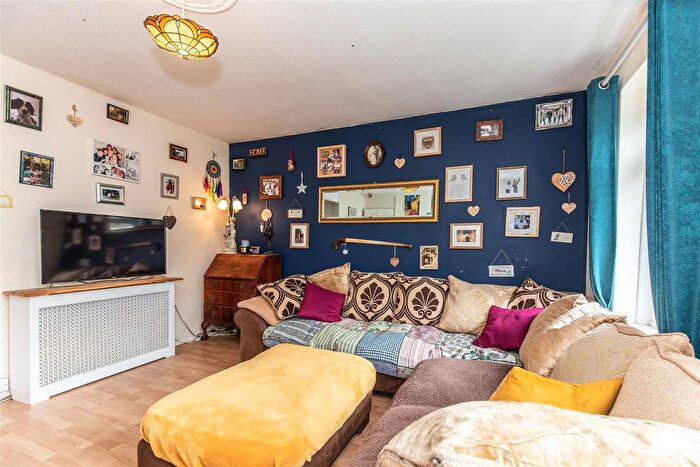2 Bedroom Maisonette For Sale In Campbell Close, Uckfield, TN22