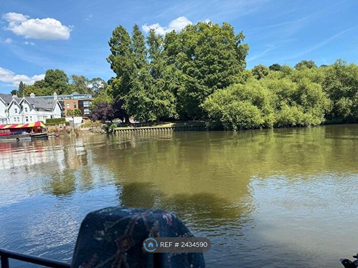 1 Bedroom Houseboat To Rent In Richmond Mansions, Twickenham, TW1