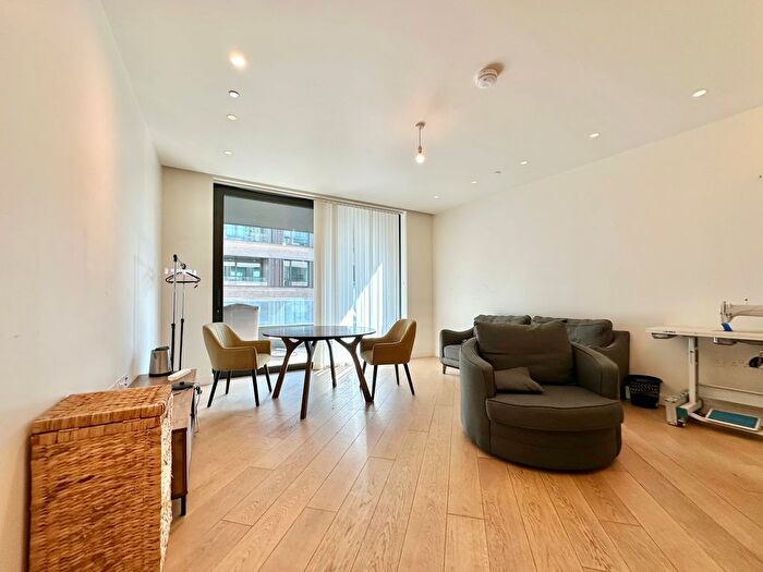 2 Bedroom Flat For Sale In London, W12