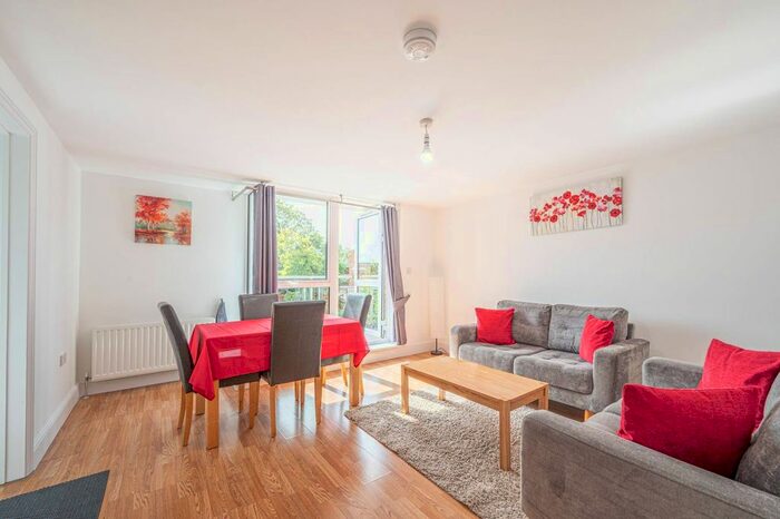2 Bedroom Flat To Rent In Crawford Avenue, Wembley, HA0