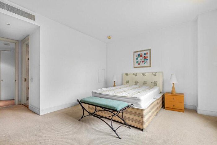 1 Bedroom Flat For Sale In Hanover House, Westferry Circus, E14