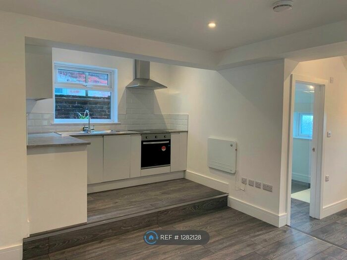 Studio To Rent In Church Street, Weybridge KT13