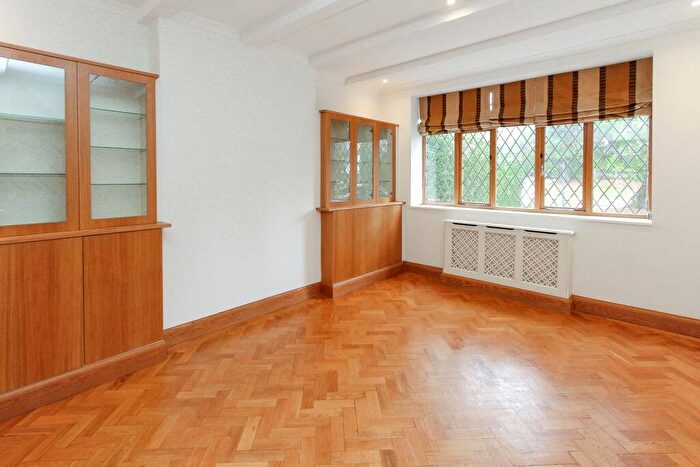 5 Bedroom Detached House To Rent In Canons Drive, Edgware, HA8