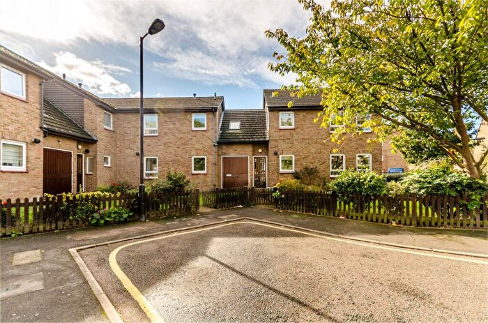 Studio To Rent In Frederick Road, Kennington, London, SE17