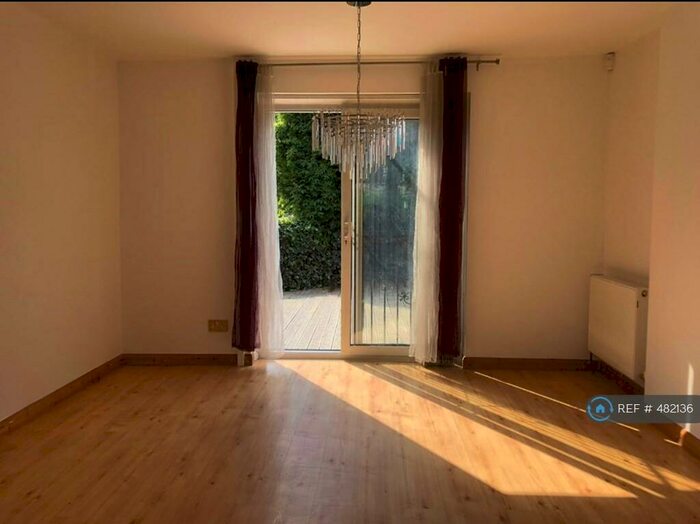 3 Bedroom Semi-Detached House To Rent In Kingsway, Manchester, M19