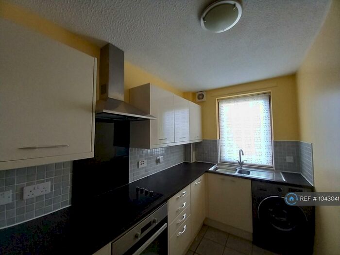 2 Bedroom Flat To Rent In Dalgety Road, Edinburgh, EH7