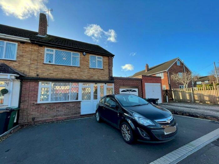 3 Bedroom House To Rent In Tennyson Road, Dudley, DY3