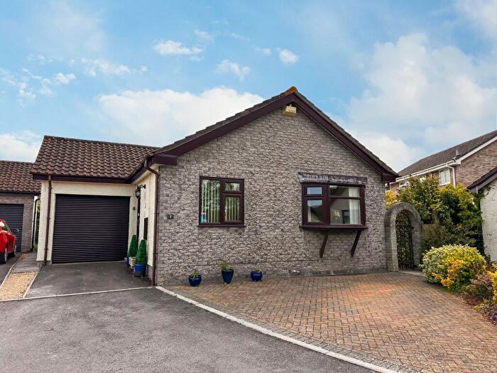 2 Bedroom Bungalow For Sale In Chelvey Rise, Nailsea, North Somerset, BS48