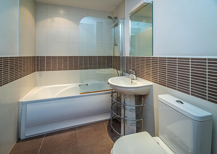 2 Bedroom Apartment To Rent In Waterfront Plaza, Nottingham, NG2