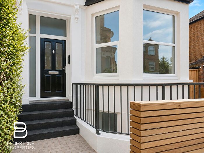 3 Bedroom Flat For Sale In Portland Road, Norwood, SE25