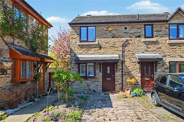 2 Bedroom Town House For Sale In Leventhorpe Way, Oulton, Leeds, West Yorkshire, LS26