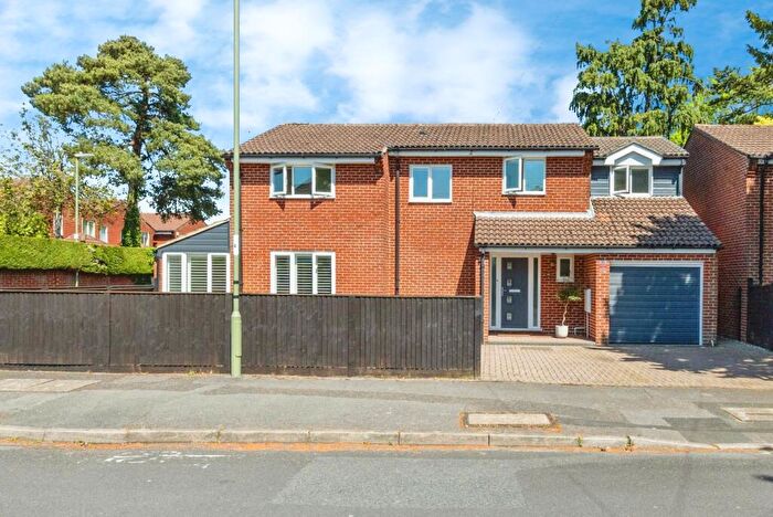 4 Bedroom Detached House For Sale In First Avenue, Havant, Hampshire, PO9