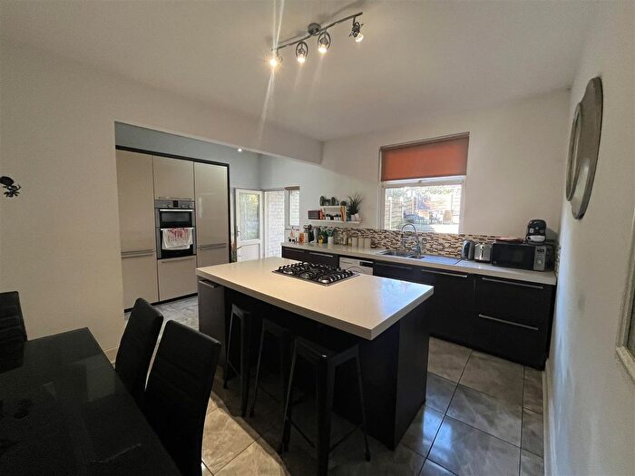 3 Bedroom Semi-Detached House To Rent In Clwyd Avenue, Stockport, SK3