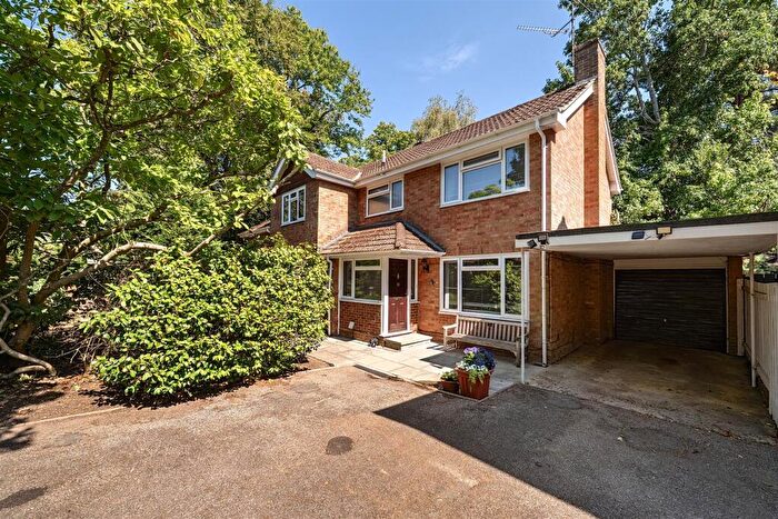 4 Bedroom Detached House For Sale In Dinorben Close, Fleet, GU52