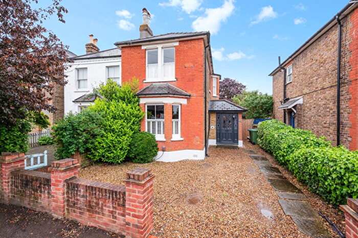 3 Bedroom Detached House For Sale In Beauchamp Road, West Molesey, KT8