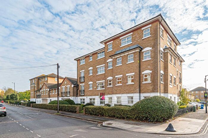 2 Bedroom Flat To Rent In Commercial Way, Peckham, London, SE15