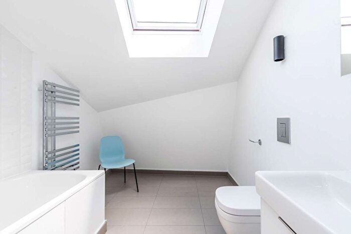 2 Bedroom Flat To Rent In Beadnell Road, London, SE23