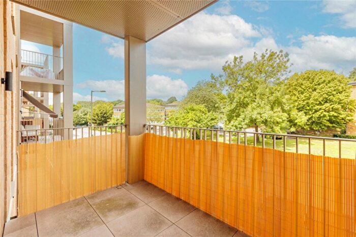 2 Bedroom Apartment To Rent In Inglis Way, London, NW7