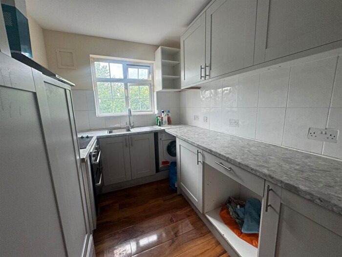2 Bedroom Flat To Rent In St. James's Road, Croydon, CR0