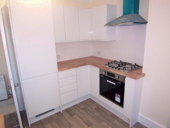 2 Bedroom Flat To Rent In High Street, Claygate, Esher, KT10