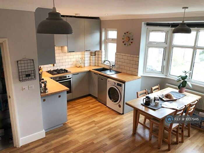 3 Bedroom Maisonette To Rent In Graham Road, Mitcham, CR4