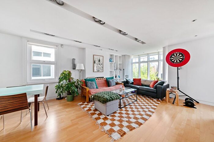 2 Bedroom Flat For Sale In Rusthall Avenue, Chiswick, W4