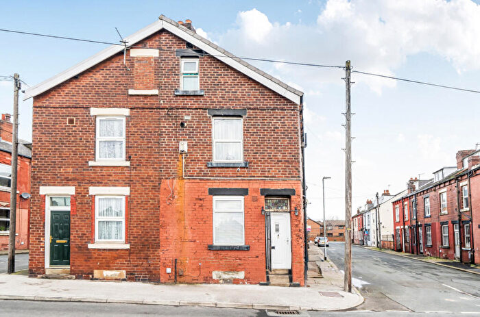 2 Bedroom Terraced House For Sale In East Park Road, East End Park, Leeds, LS9
