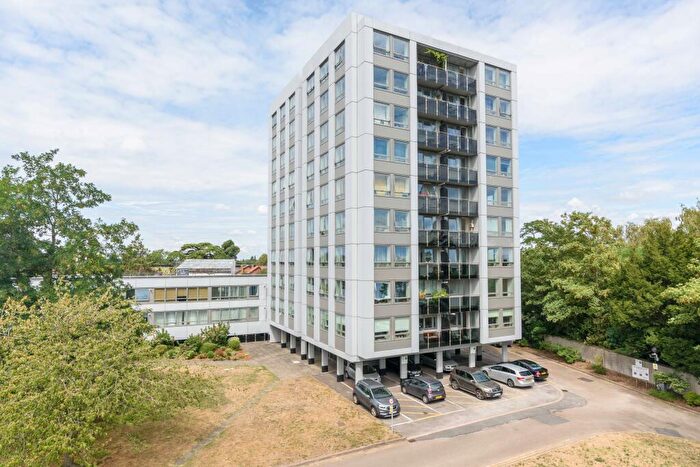 2 Bedroom Apartment For Sale In Wellington Close, Walton-On-Thames, Surrey, KT12