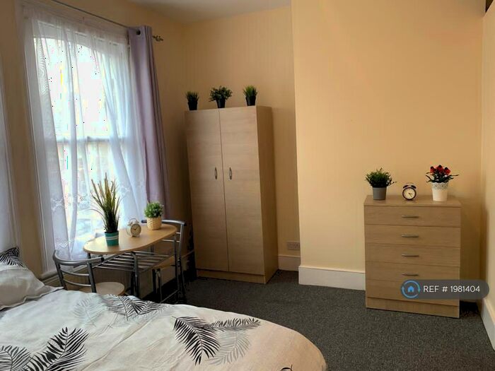 Studio To Rent In Sutherland Road, London, N17