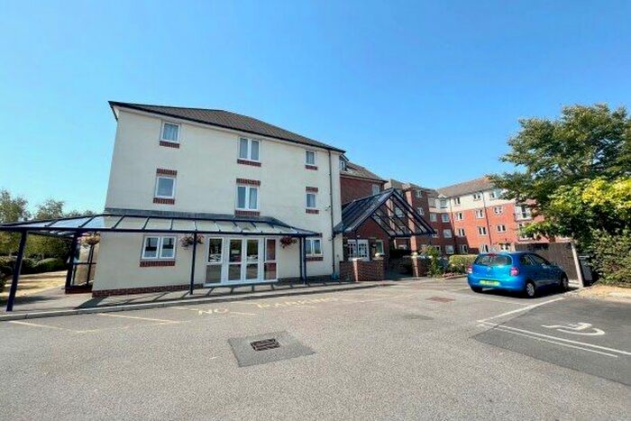 1 Bedroom Flat To Rent In Riverland Court, Christchurch, BH23