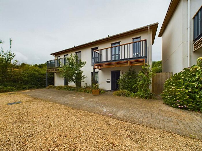 3 Bedroom Semi-Detached House To Rent In Roman Way, Hanham, Bristol, BS15