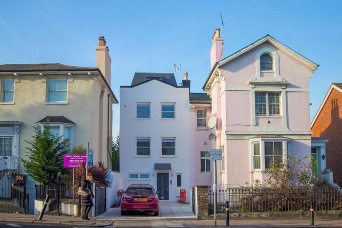 3 Bedroom Maisonette To Rent In Putney Hill, Putney, SW15