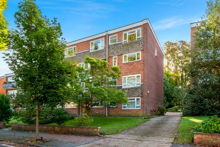 2 Bedroom Flat To Rent In Lovelace Road, Surbiton, KT6