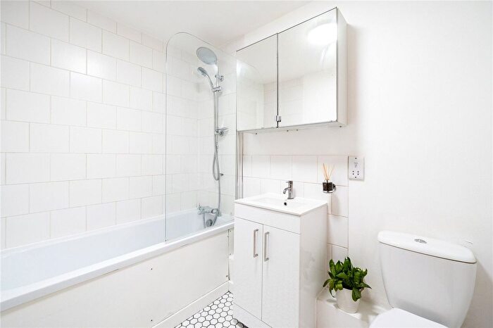 1 Bedroom Flat For Sale In Merton Road, London, SW18