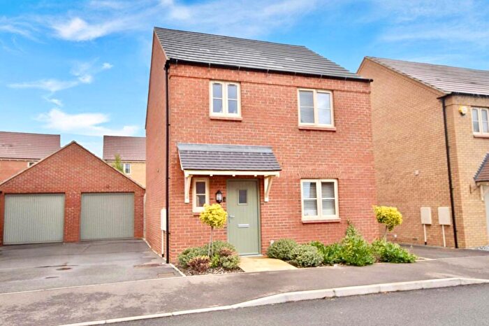 3 Bedroom Detached House For Sale In Seddon Gardens, Leighton Buzzard, LU7