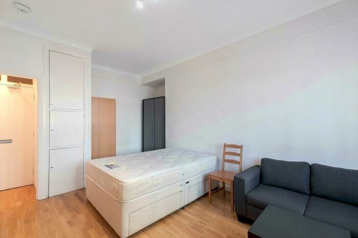 Apartment To Rent In Warren Court, Euston Road, London, NW1