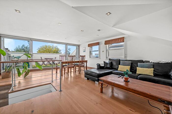 2 Bedroom Flat For Sale In Upper Street, Islington, N1