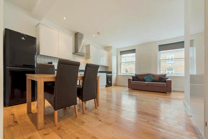 3 Bedroom Flat To Rent In Coldharbour Lane, London, SW9