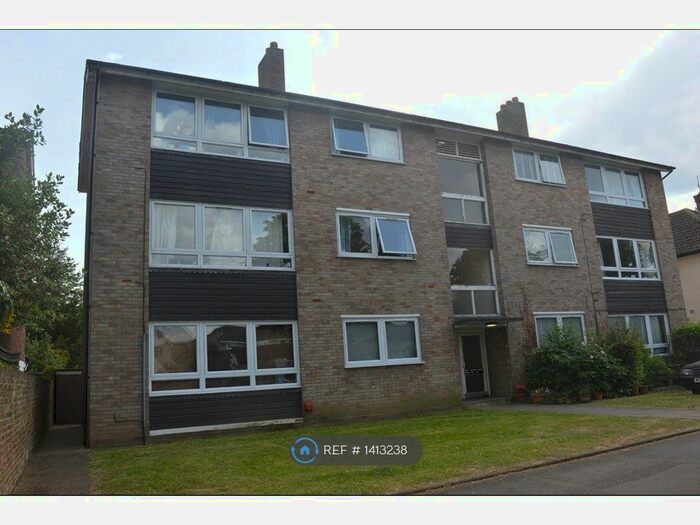 3 Bedroom Flat To Rent In Palace Road, Kingston Upon Thames, KT1